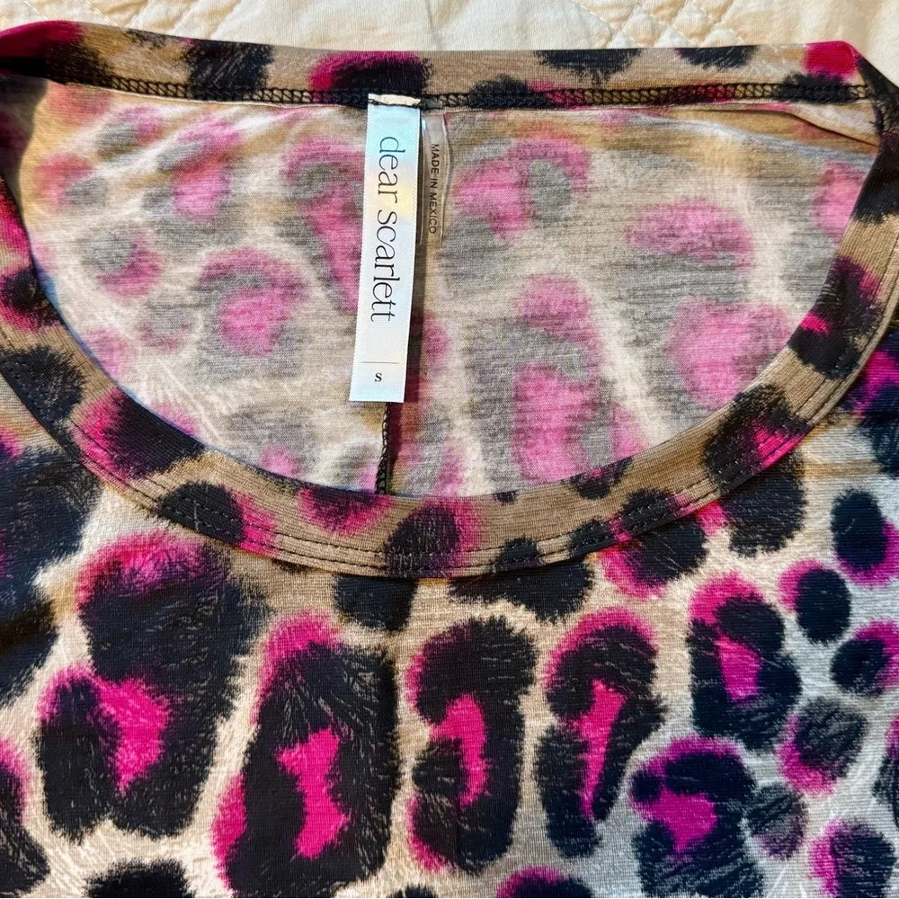 💗Gorgeous Dear Scarlett Mocha Magenta Leopard print dolman style blouse🤎 - Picture 2 of 10